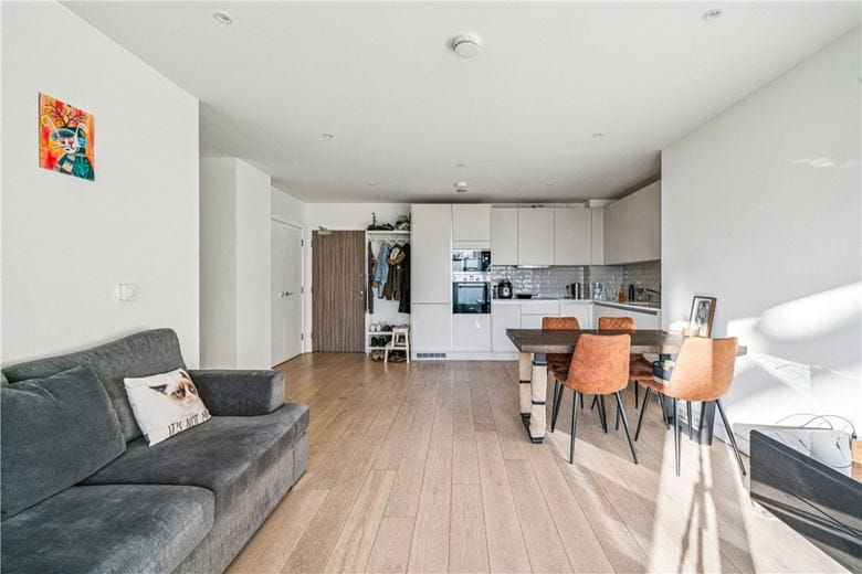 2 bedroom flat, Beatrice Place, London SW19 - Available