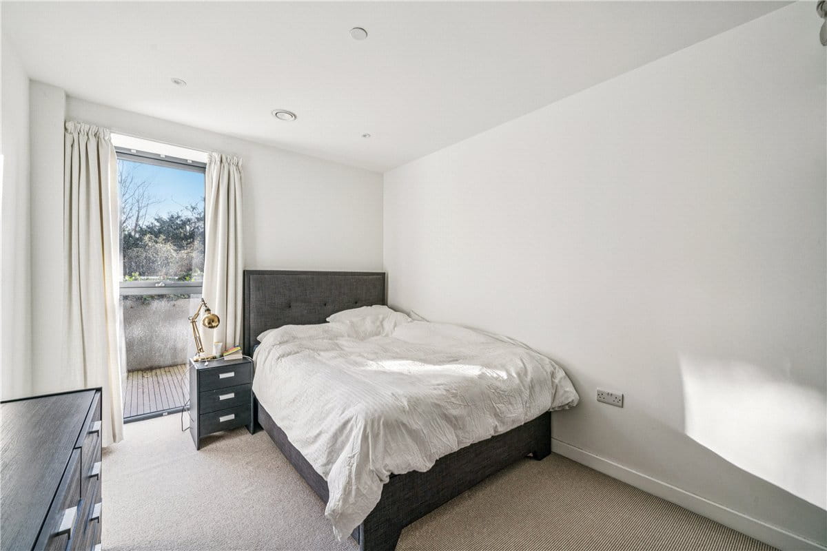 2 bedroom flat, Beatrice Place, London SW19 - Available