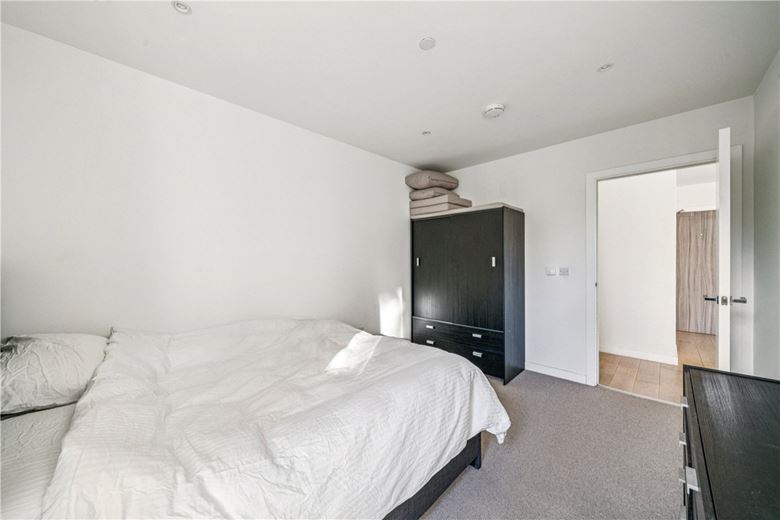 2 bedroom flat, Beatrice Place, London SW19 - Available