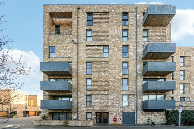 2 bedroom flat, Beatrice Place, London SW19 - Available