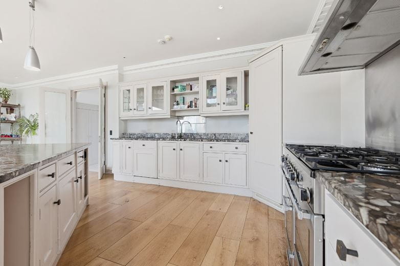 5 bedroom house, Belgrave Road, Barnes SW13 - Available