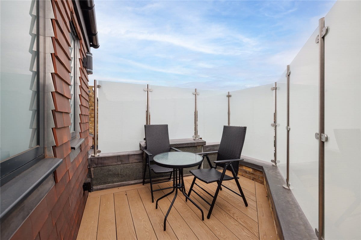 5 bedroom house, Byfeld Gardens, London SW13 - Available