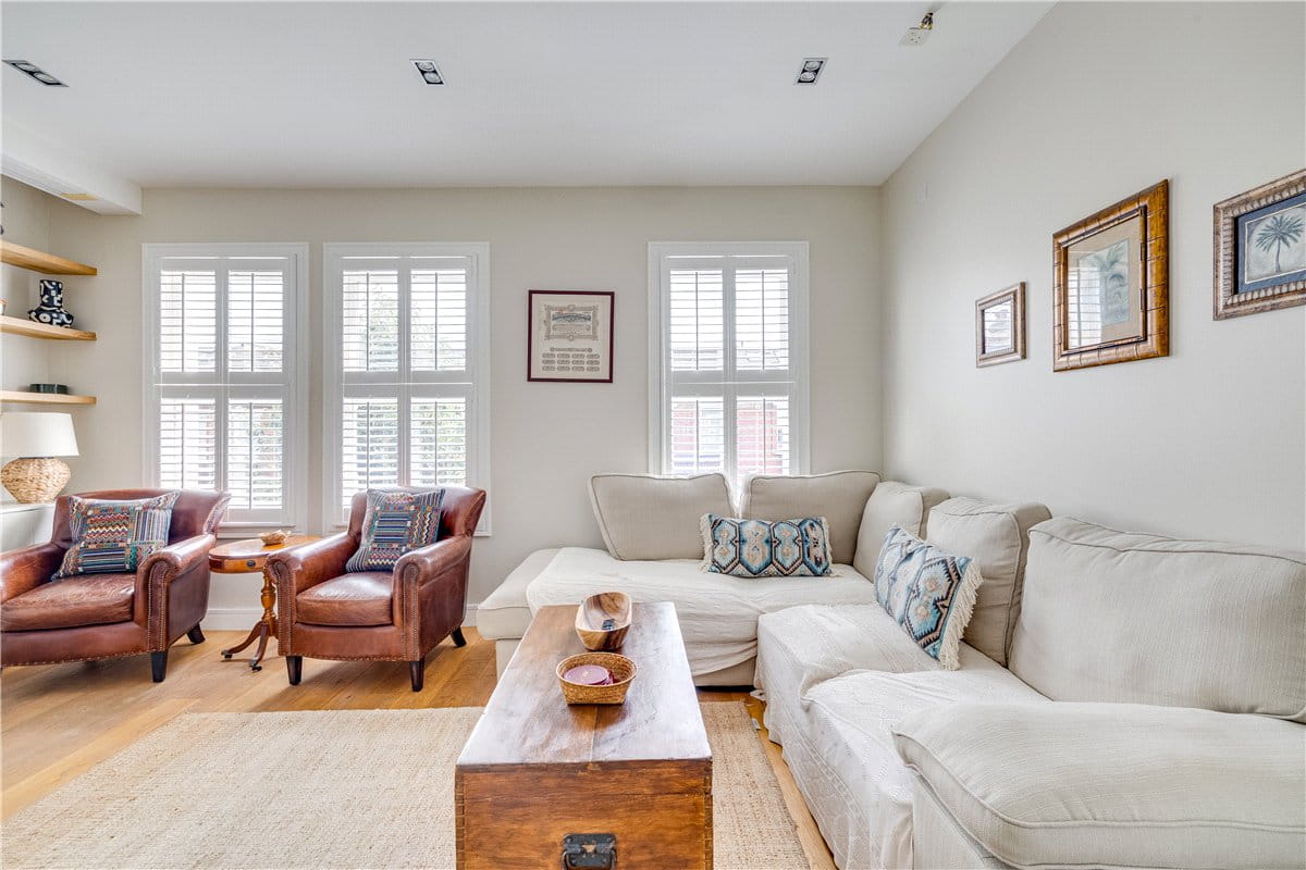 3 bedroom maisonette, Balvernie Grove, London SW18 - Available