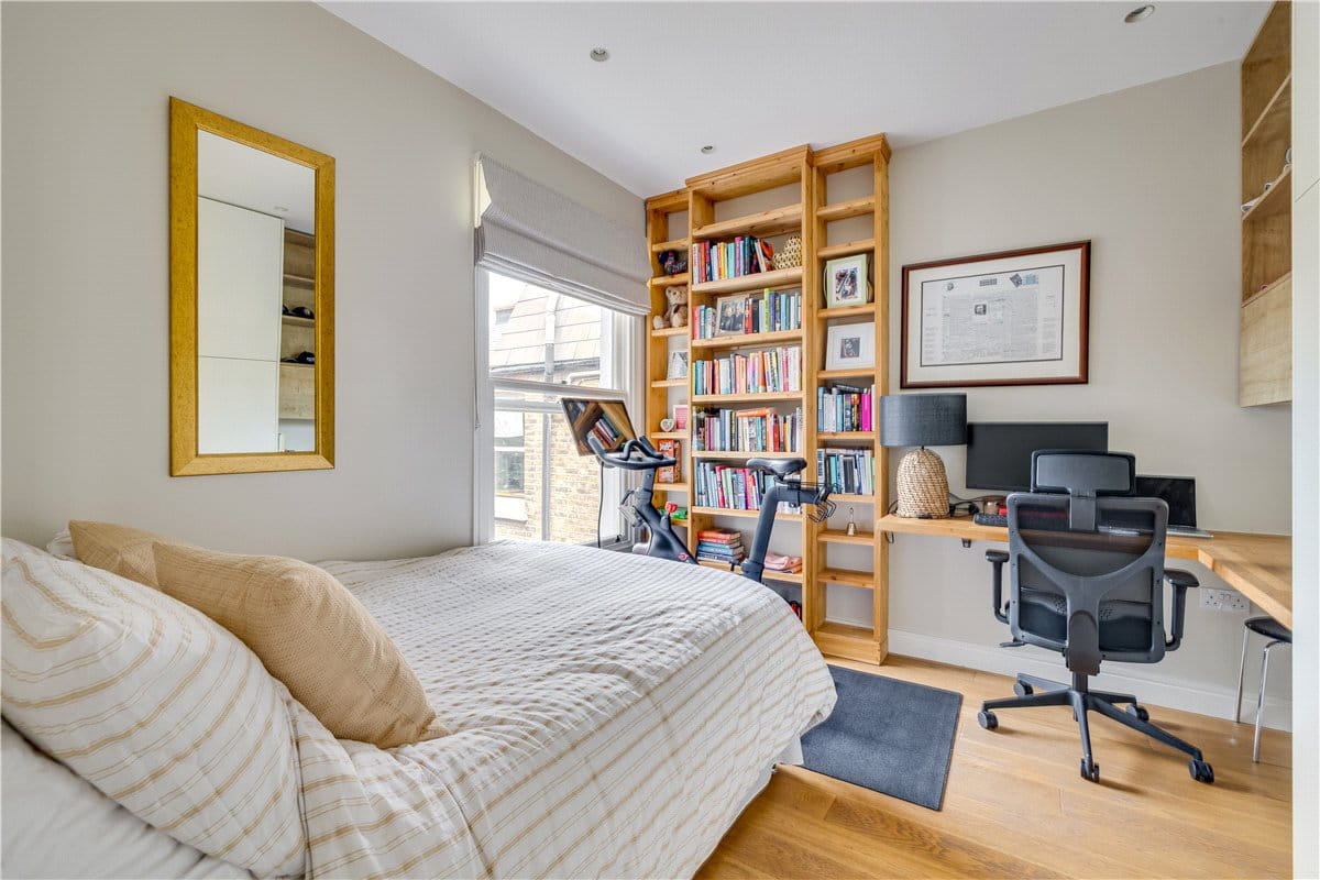 3 bedroom maisonette, Balvernie Grove, London SW18 - Available