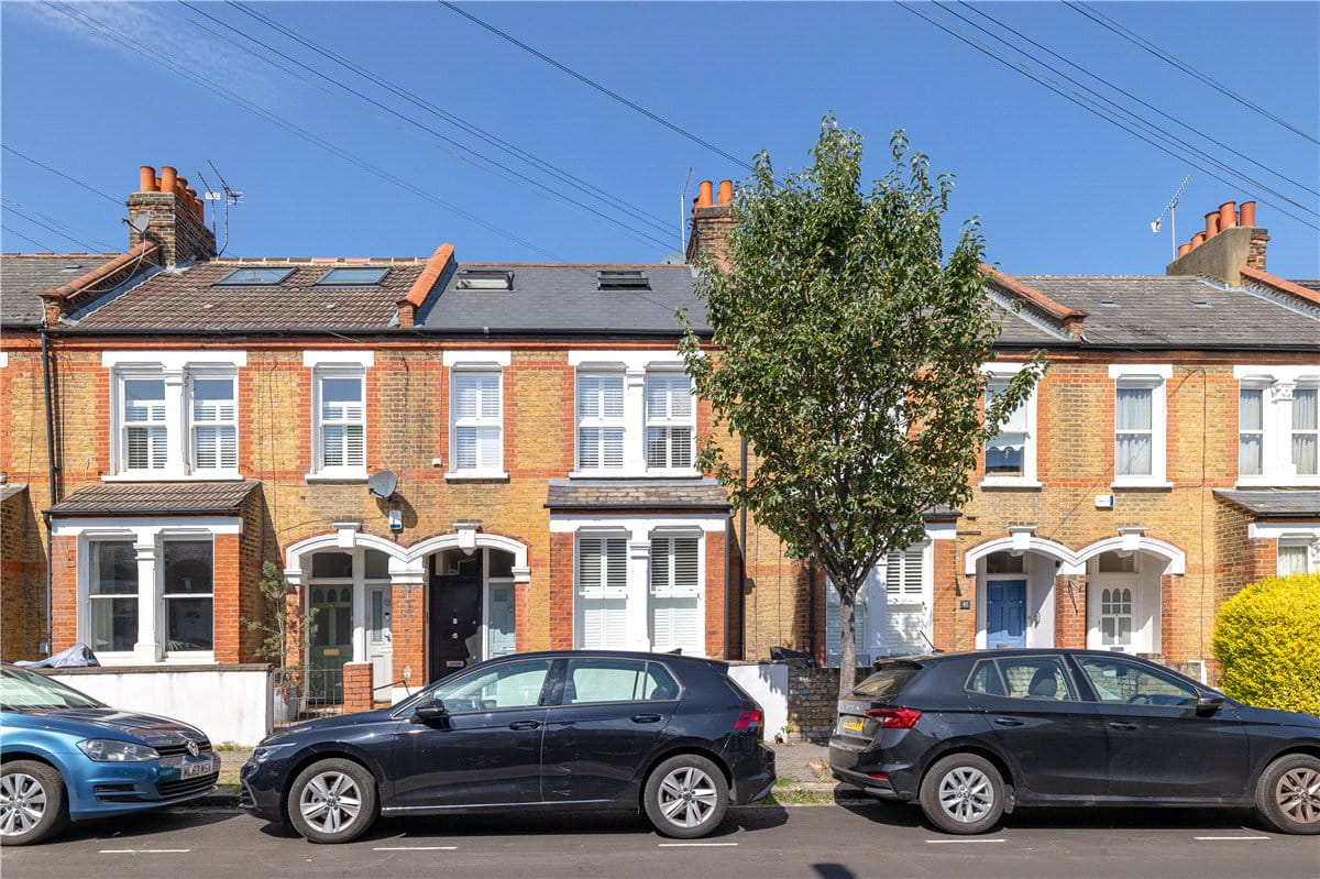 3 bedroom maisonette, Balvernie Grove, London SW18 - Available