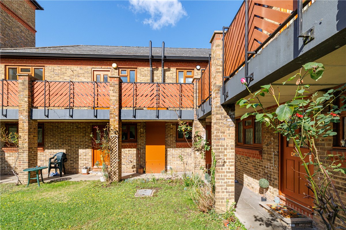 1 bedroom flat, Clarence Lane, London SW15 - Sold STC