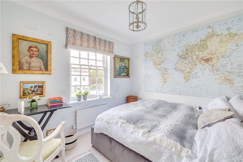 4 bedroom house, Beaufort Close, Putney SW15 - Available