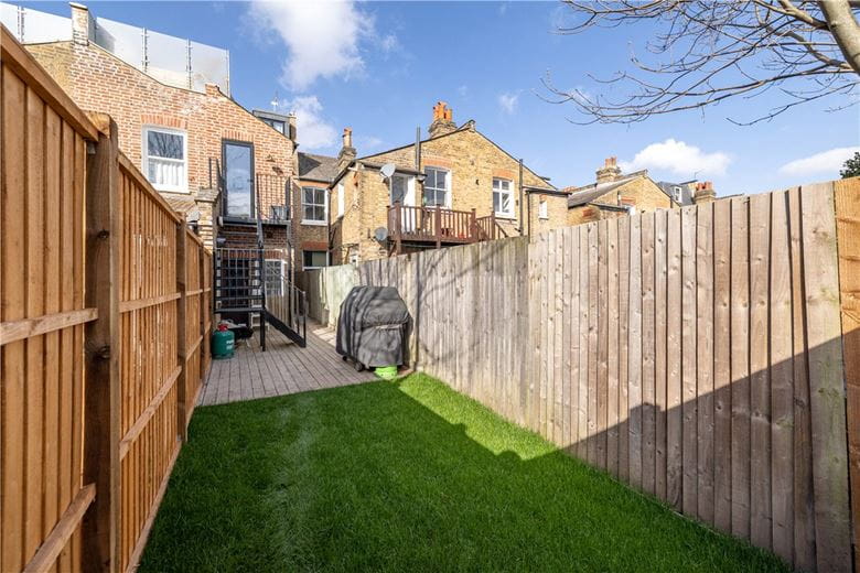 3 bedroom flat, Trentham Street, Wandsworth SW18 - Available