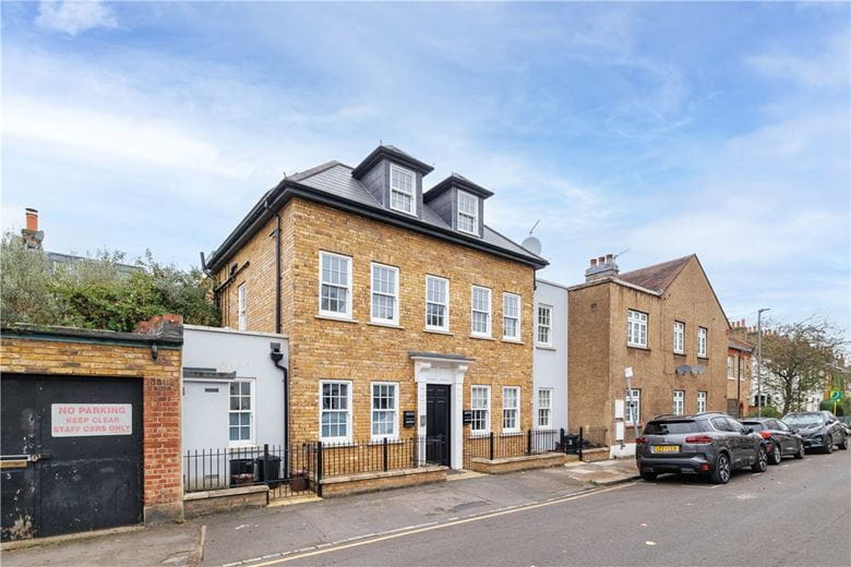 1 bedroom flat, Sefton Street, London SW15 - Available