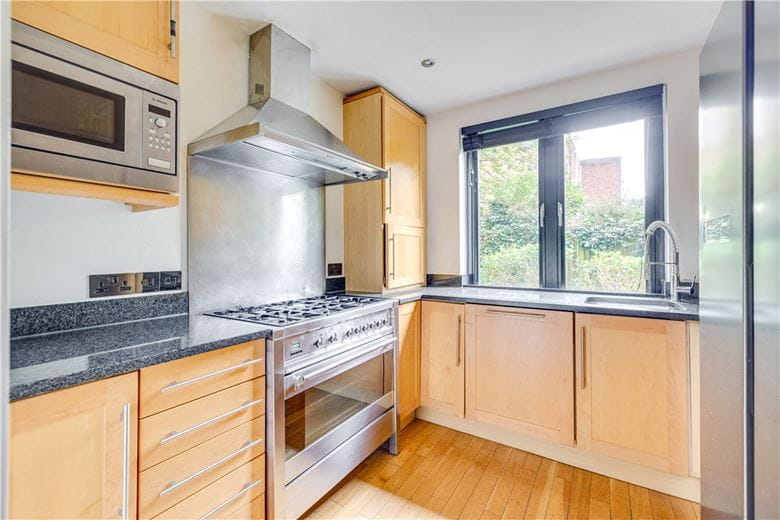 2 bedroom flat, Victoria Drive, London SW19 - Available