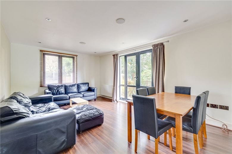 2 bedroom flat, Victoria Drive, London SW19 - Available