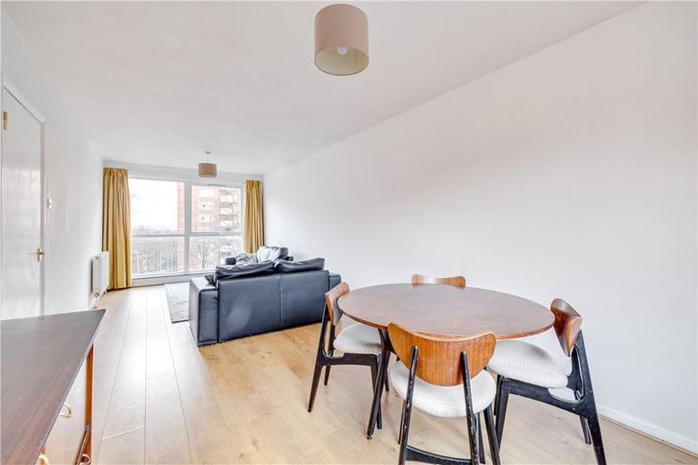 2 bedroom flat, Albert Drive, London SW19 - Available