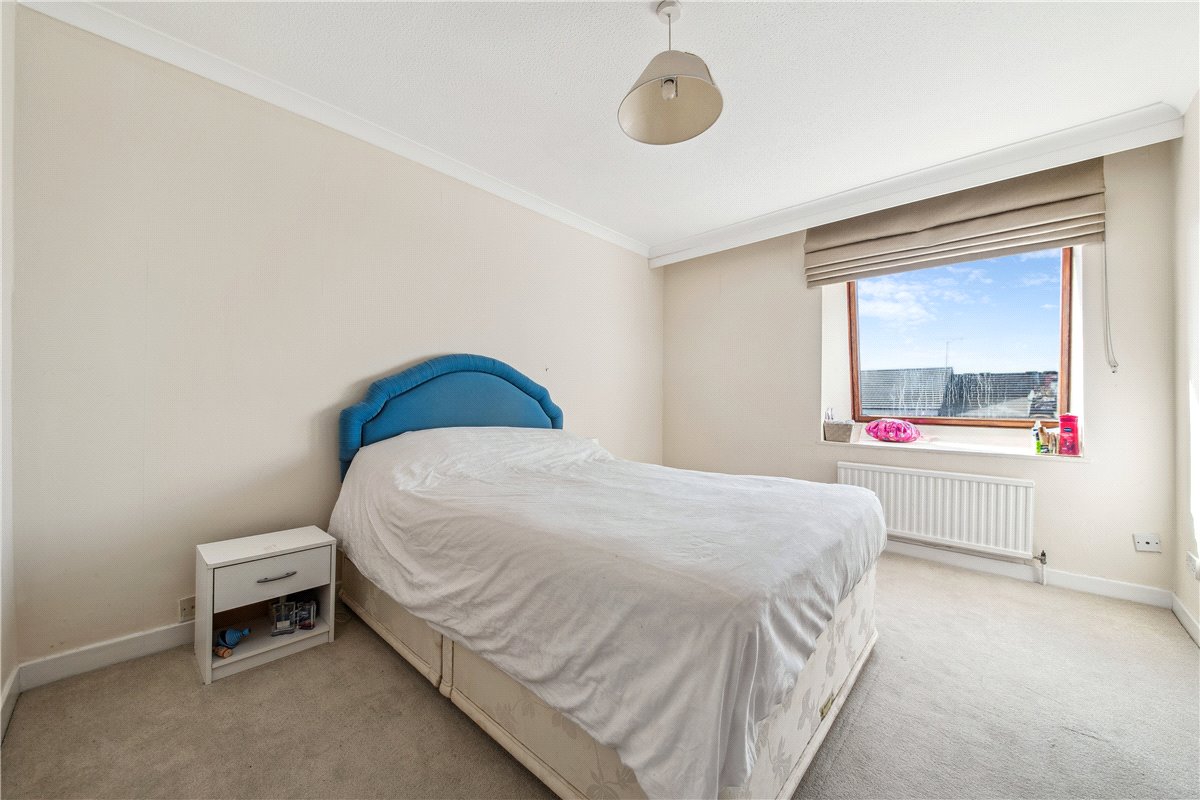 3 bedroom house, Heights Close, Hillview SW20 - Sold STC