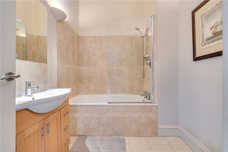 1 bedroom flat, Clapham Common North Side, London SW4 - Sold STC