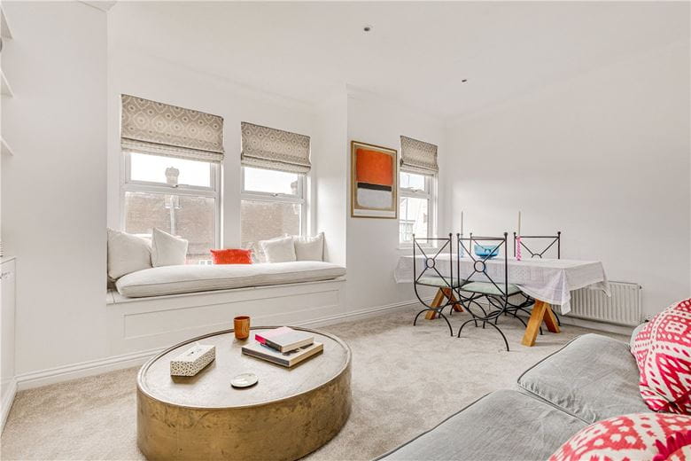 2 bedroom flat, Putney Bridge Road, London SW15 - Available