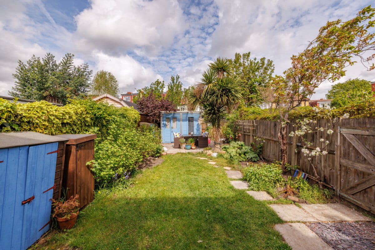 4 bedroom house, Kingsway, London SW14 - Available