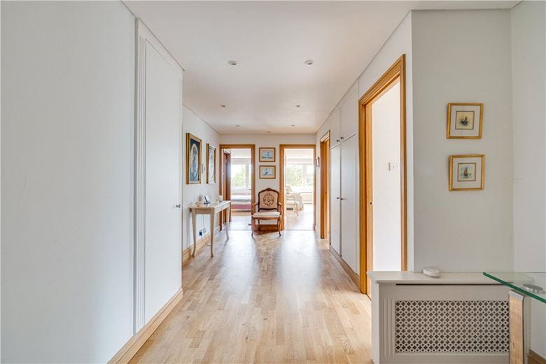 2 bedroom flat, Somerset Road, London SW19 - Available