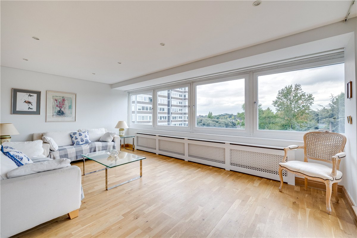 2 bedroom flat, Somerset Road, London SW19 - Available