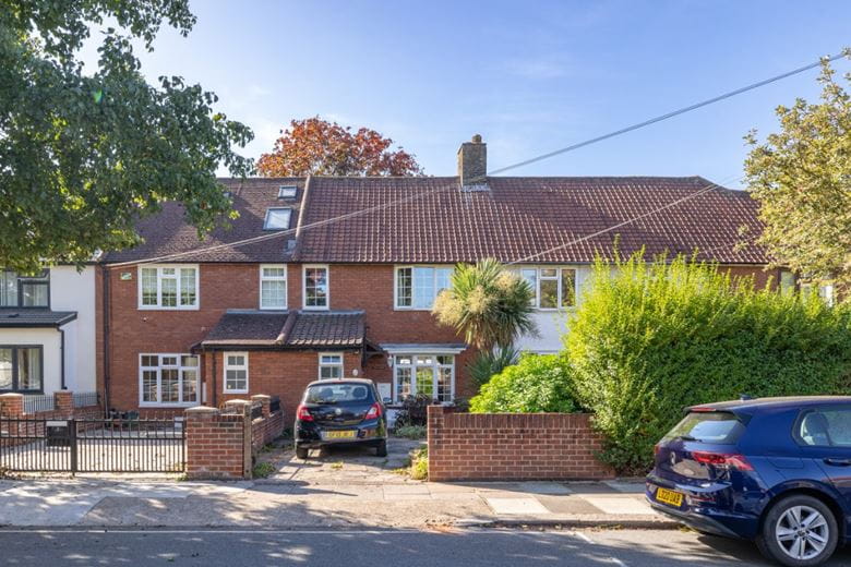 2 bedroom house, Barnes Avenue, London SW13 - Available