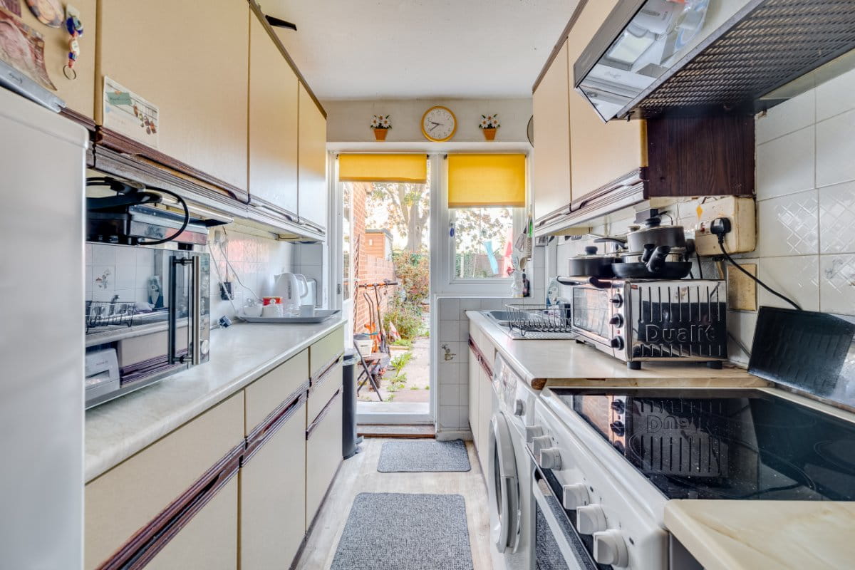 2 bedroom house, Barnes Avenue, London SW13 - Available