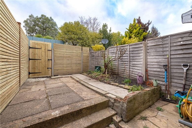 3 bedroom flat, Balvernie Grove, London SW18 - Sold STC