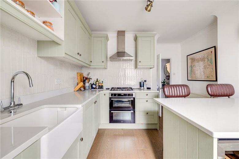 1 bedroom , Merton Road, London SW18 - Available