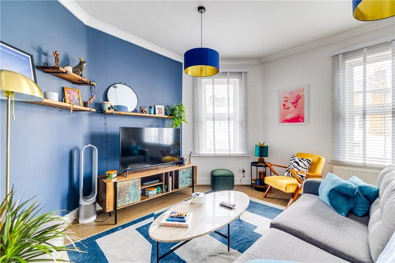 1 bedroom , Merton Road, London SW18 - Available