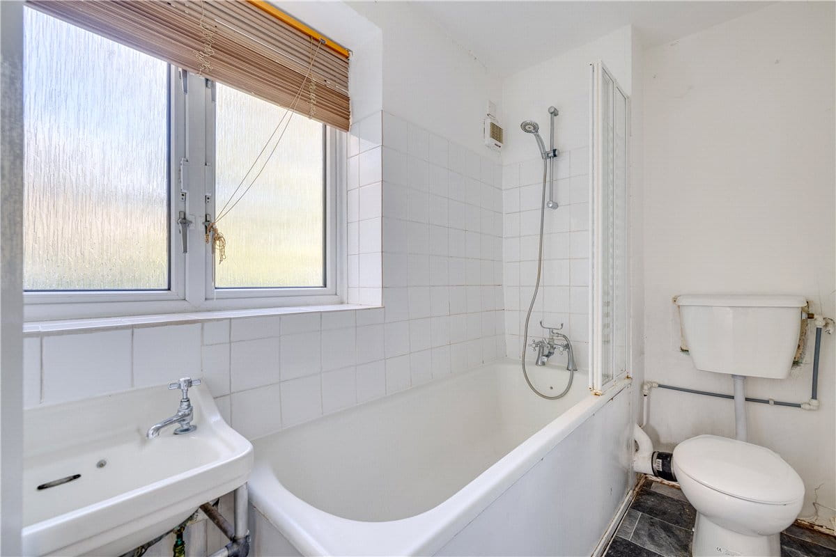 1 bedroom flat, Windlesham Grove, London SW19 - Available