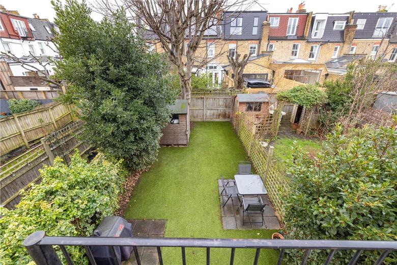 3 bedroom flat, Trentham Street, London SW18 - Available