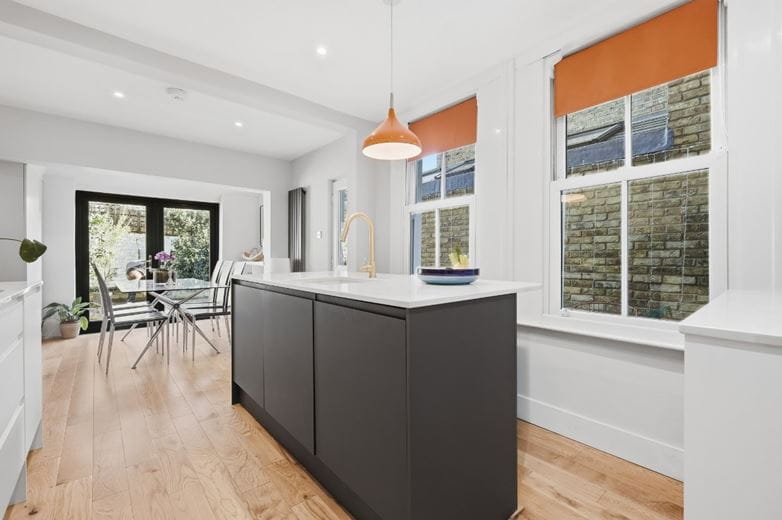 5 bedroom house, Second Avenue, London SW14 - Available