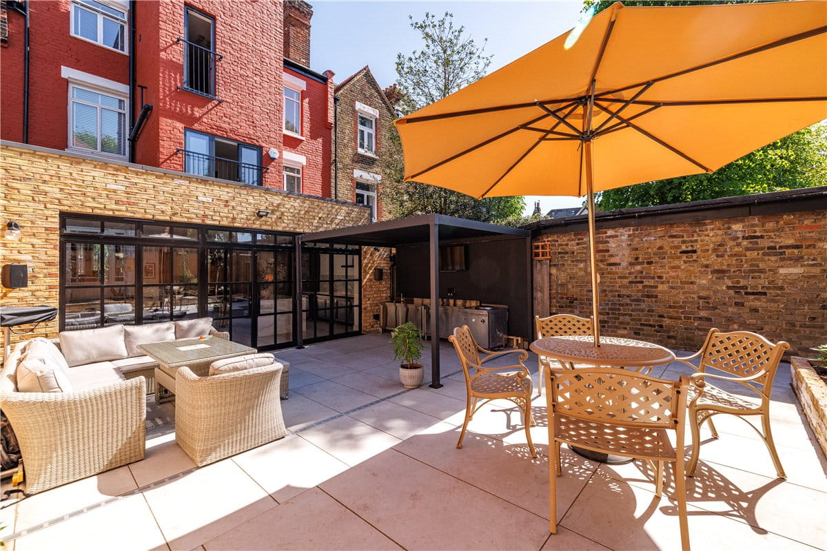 6 bedroom house, Acton Lane, London W4 - Available