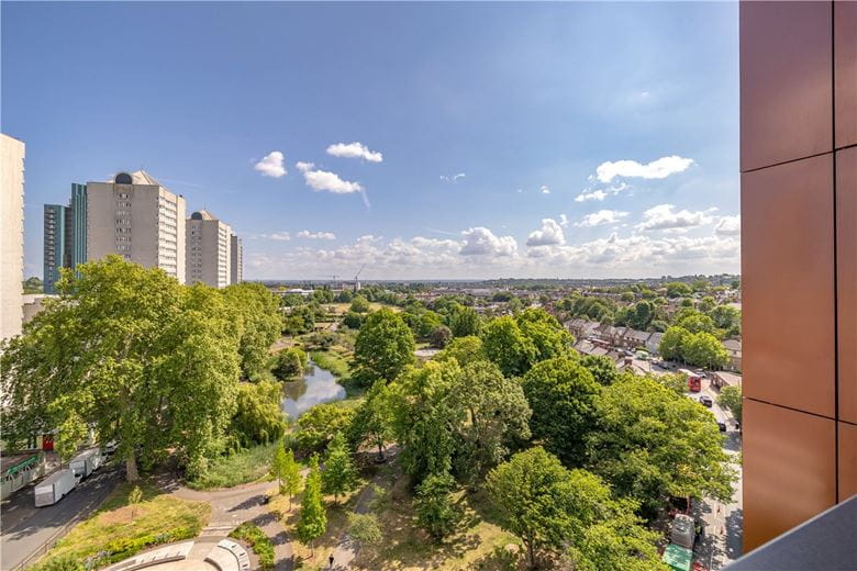 1 bedroom flat, Buckhold Road, London SW18 - Available