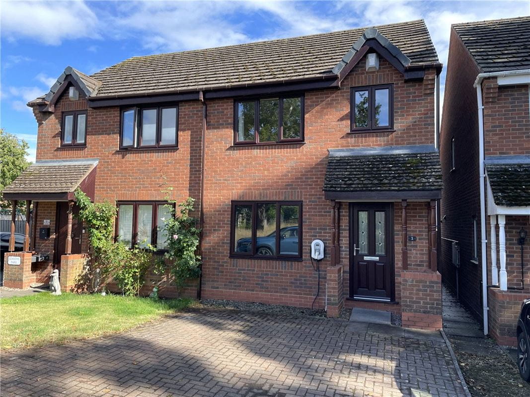 3 bedroom house, Leasows Park, Shawbury SY4 - Available