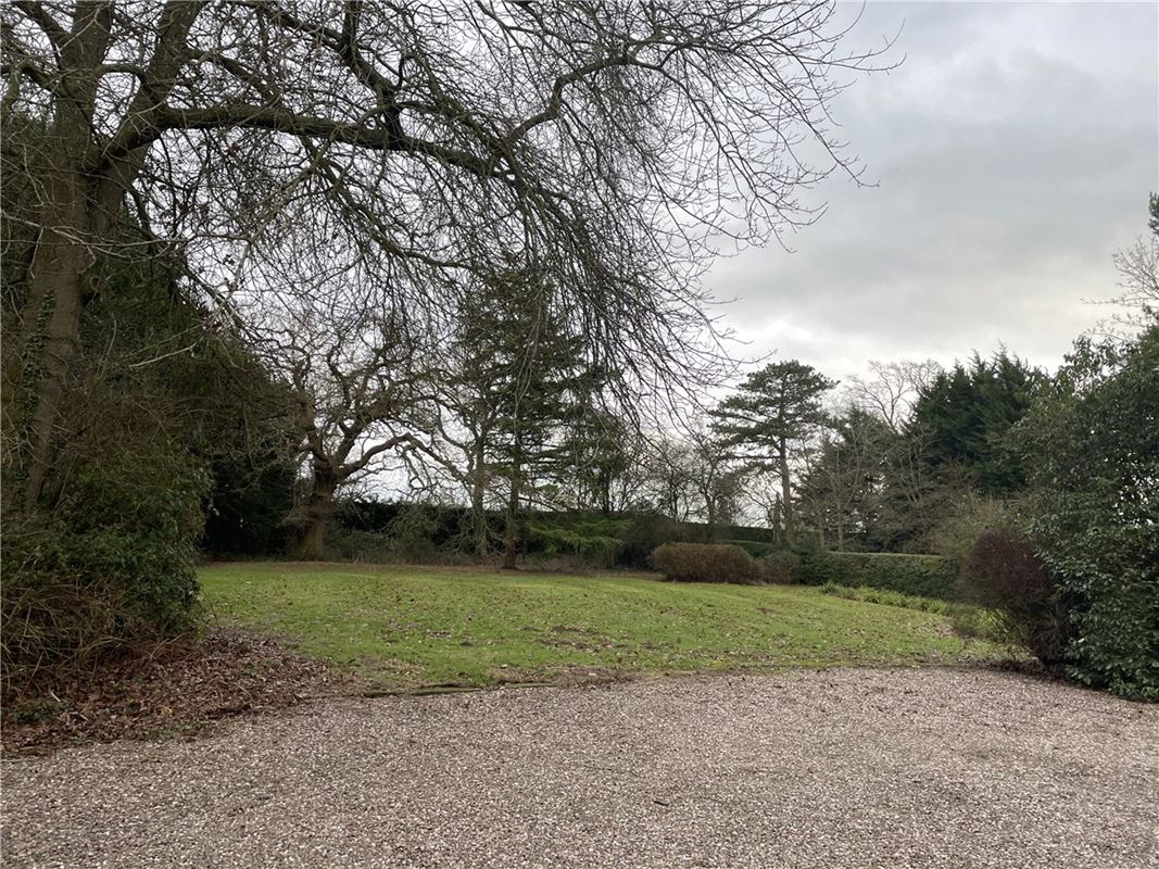 6 bedroom house, Gredington, Hanmer SY13 - Available