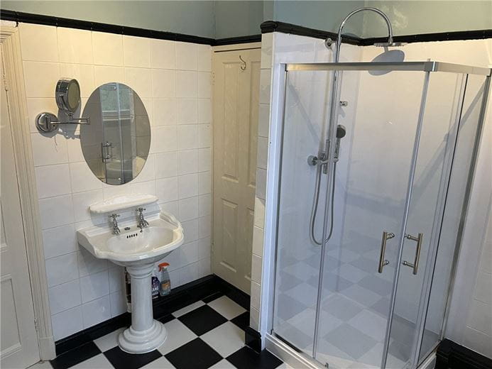 6 bedroom house, Gredington, Hanmer SY13 - Available