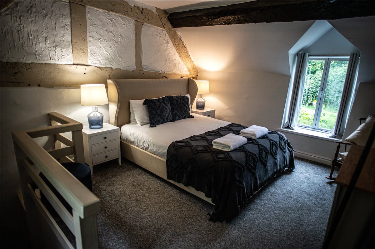 2 acres House, Abbey Road, Llangollen LL20 - Available