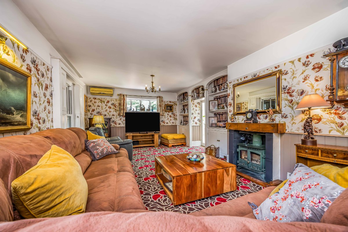 5 bedroom house, Hunston Mill House & Cottages, Selsey Road PO20 - Available