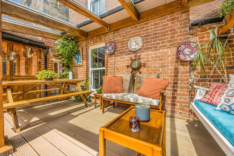 5 bedroom house, Hunston Mill House & Cottages, Selsey Road PO20 - Available