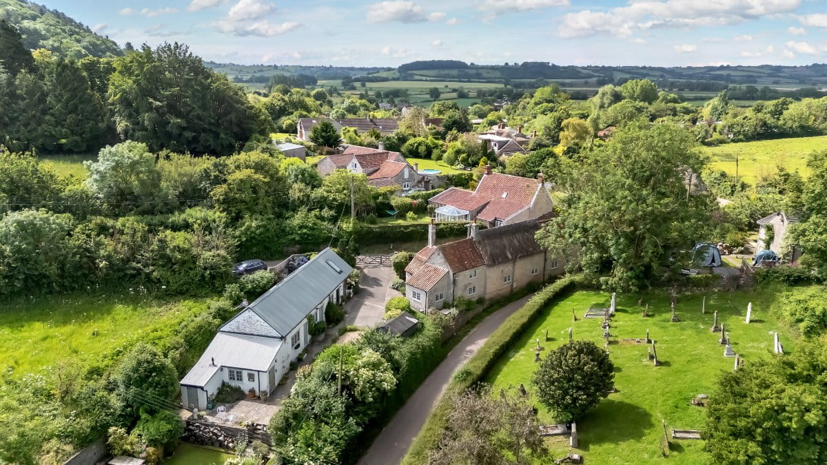 7 bedroom house, School Lane, Compton Dundon TA11 - Available