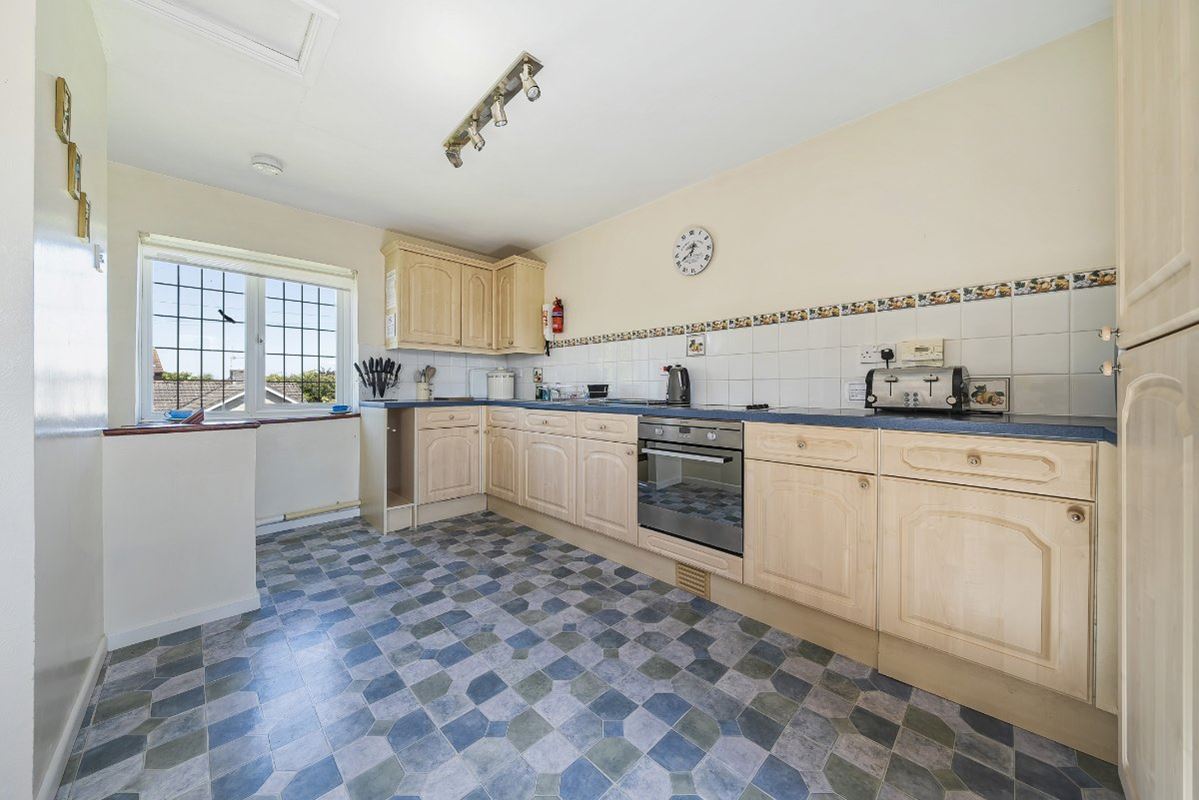6 bedroom house, Glastonbury Road, Meare BA6 - Available