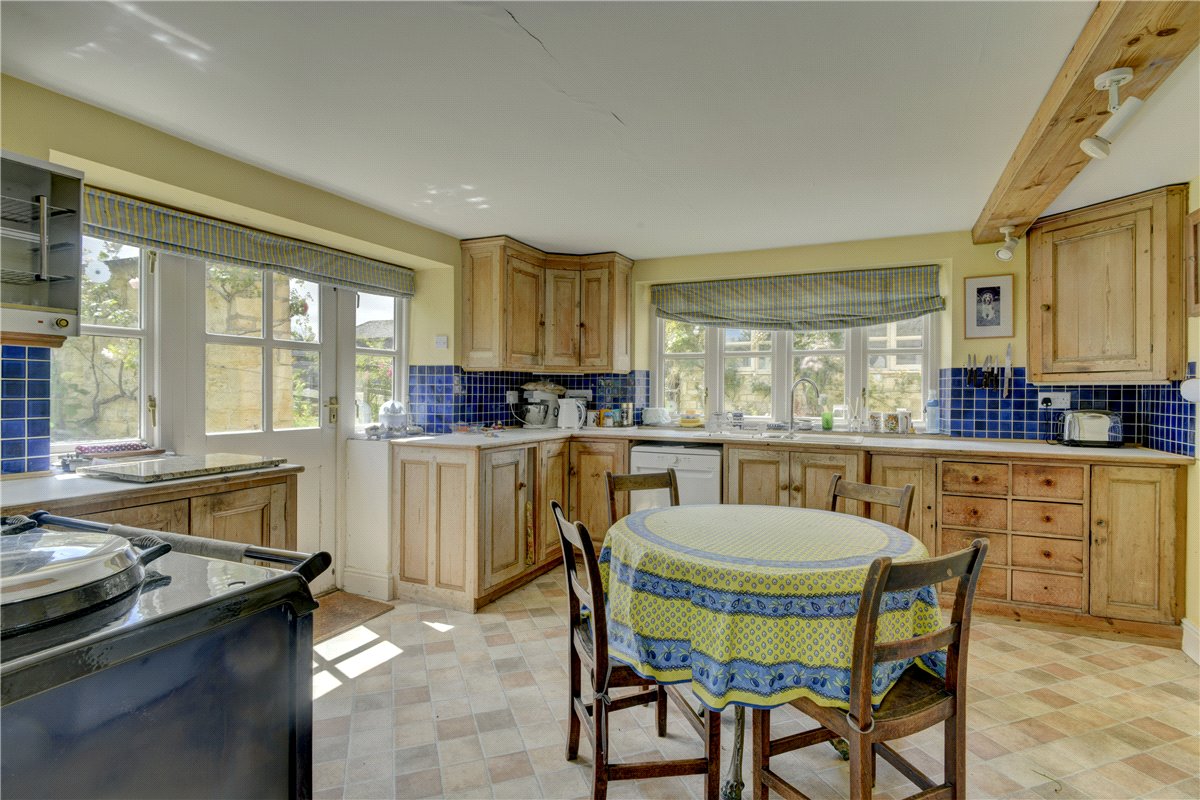  bedroom house, Moorside, Sturminster Newton DT10 - Available