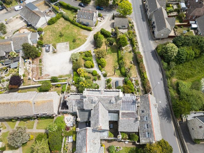 8 bedroom house, High Street, Swanage BH19 - Available