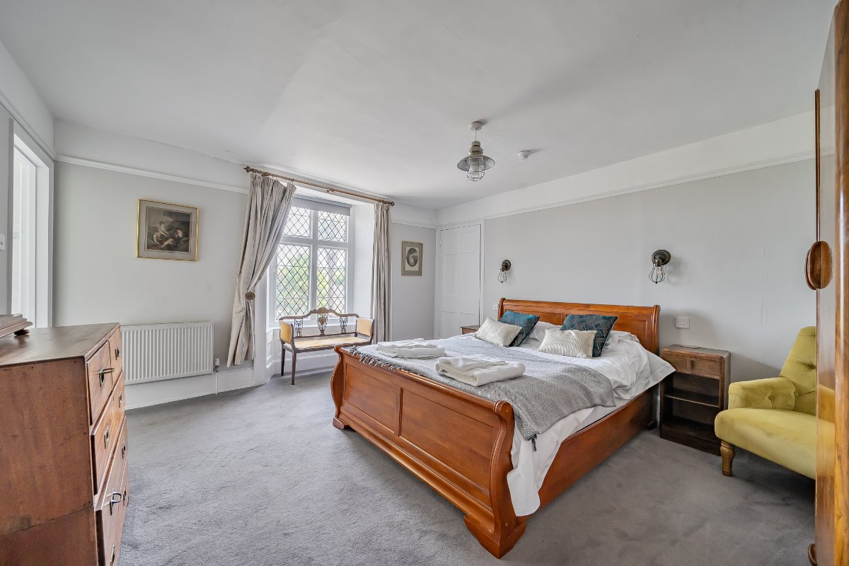 8 bedroom house, High Street, Swanage BH19 - Available