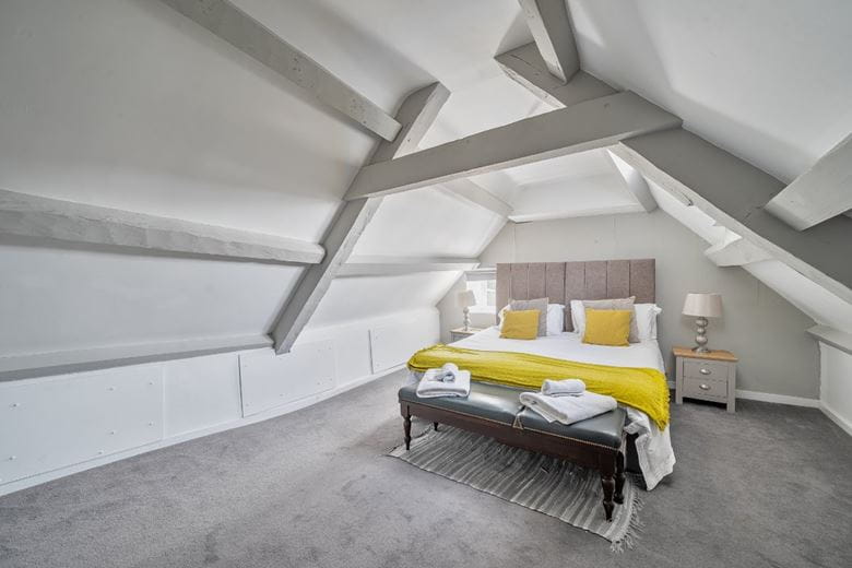 8 bedroom house, High Street, Swanage BH19 - Available