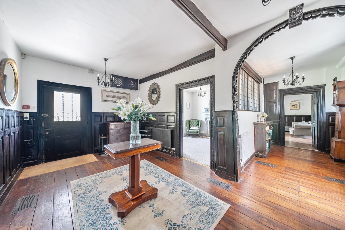 8 bedroom house, High Street, Swanage BH19 - Available