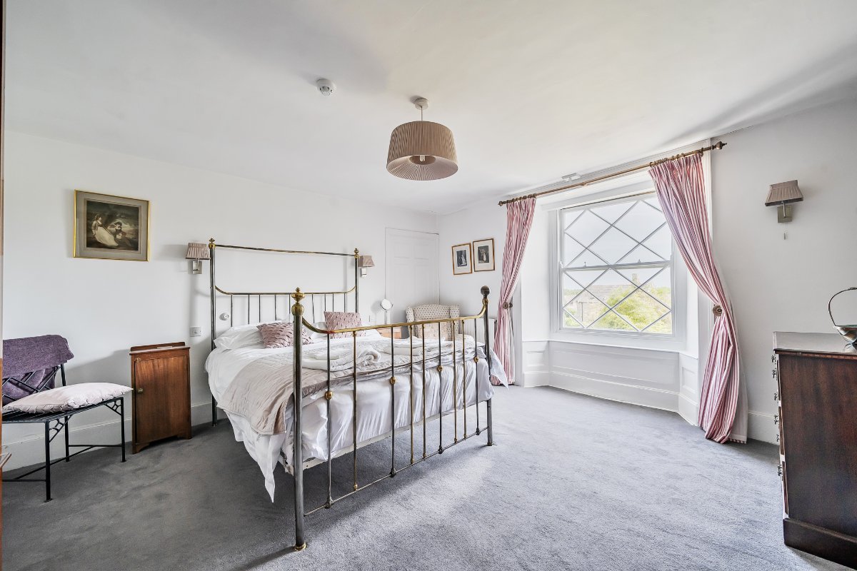 8 bedroom house, High Street, Swanage BH19 - Available