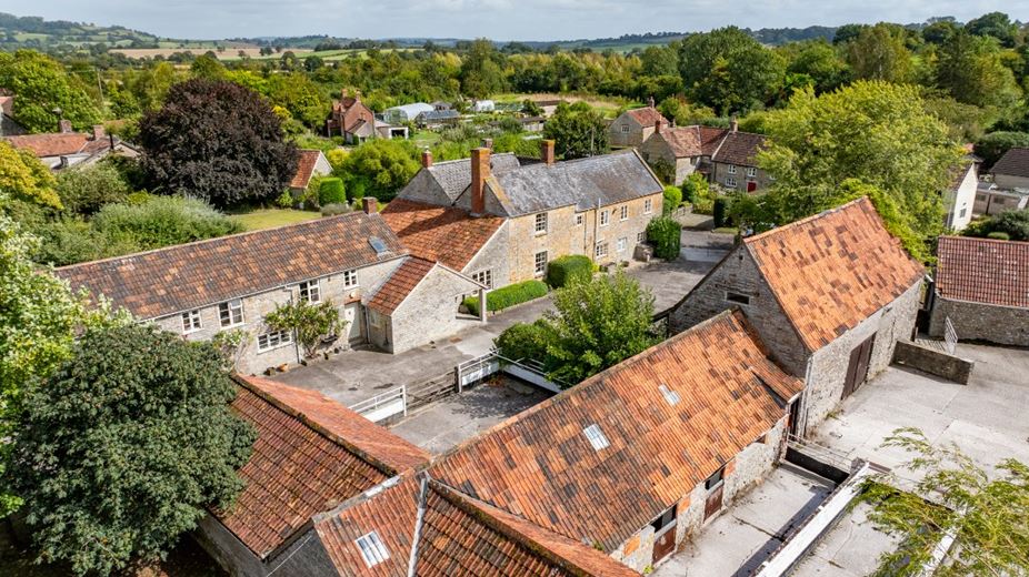 5 bedroom house, Lot 1: Manor Farm, Alhampton BA4 - Sold