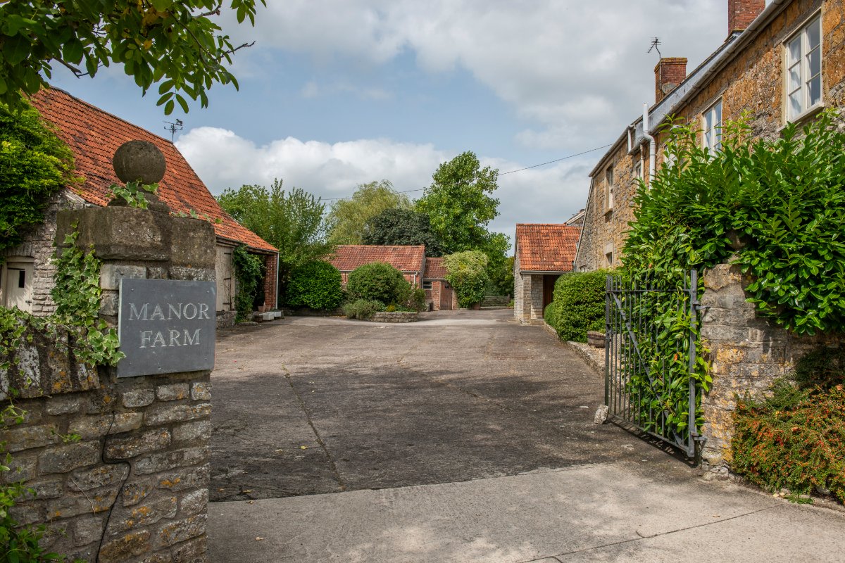 5 bedroom house, Lot 1: Manor Farm, Alhampton BA4 - Sold