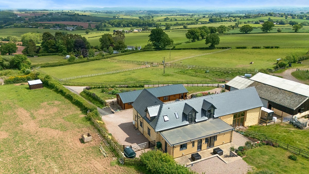 9 bedroom house, St. Weonards, Hereford HR2 - Available