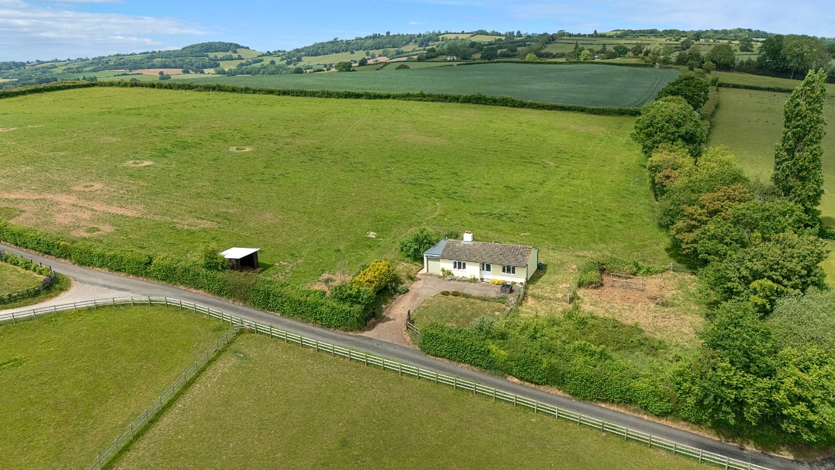 9 bedroom house, St. Weonards, Hereford HR2 - Available